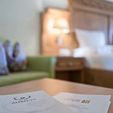 Vier Jahreszeiten Wellnessresort Achensee Hotel 4*