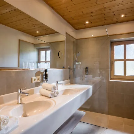 Vier Jahreszeiten Wellnessresort Achensee Hotel 4*