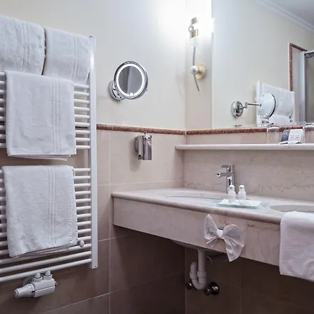Vier Jahreszeiten Wellnessresort Achensee Hotel 4*