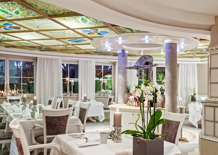 Vier Jahreszeiten Wellnessresort Achensee Otel Maurach (Achensee)