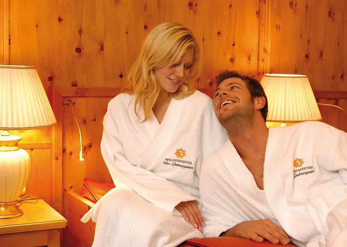 Vier Jahreszeiten Wellnessresort Achensee Otel Maurach (Achensee)