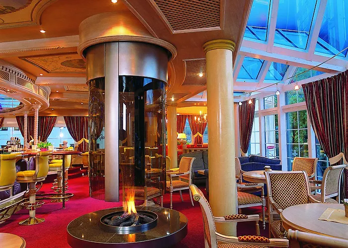 Vier Jahreszeiten Wellnessresort Achensee Otel Maurach (Achensee)