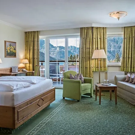 Vier Jahreszeiten Wellnessresort Achensee 4*