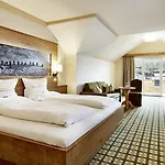 Vier Jahreszeiten Wellnessresort Achensee Hotel Maurach (Achensee)