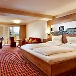 Vier Jahreszeiten Wellnessresort Achensee Hotel 4*